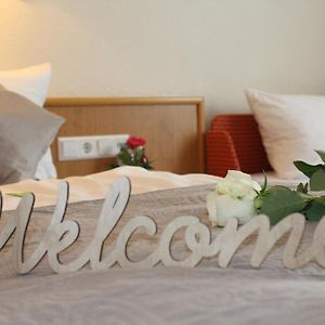 Zimmer mit Kingsize-Bett
